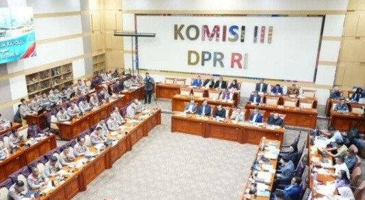 Liputan Terkini : Sidang Paripurna DPR: Polri di Bawah Presiden, Bukan Kementerian!